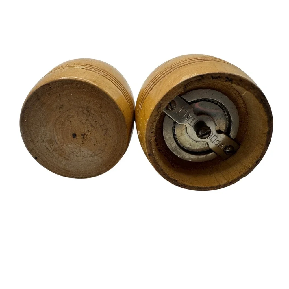 Vintage Made in Italy Wood Barrel Salt Shaker and Pepper‎ Mill Grinder Set